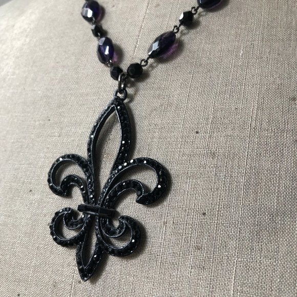 Fleur de Lis 'Amethyst' Pendant Necklace - Picture 2 of 3